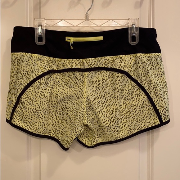 EUC Lululemon Run Times short - size 10 - Picture 2 of 4